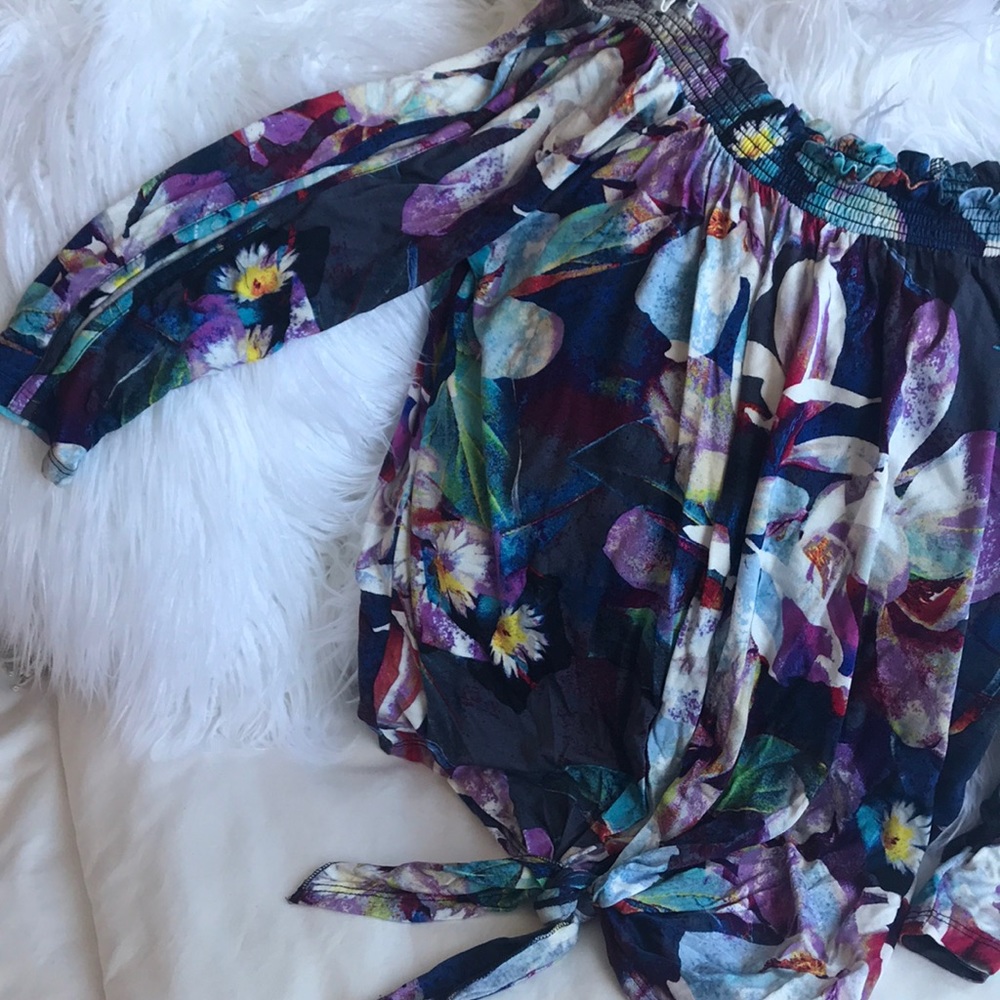 Cute Tie Front Blouse Cut out Sleeves